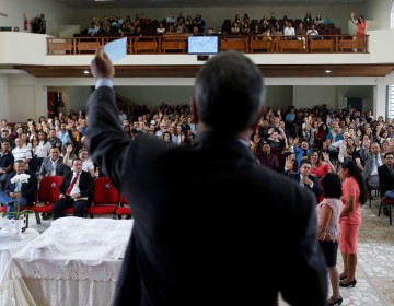 Pastor brasile&ntilde;o proclama "la paz del Se&ntilde;or" despu&eacute;s de insultar a su esposa en vivo