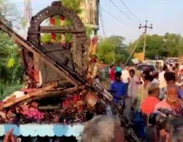 Al menos 11 muertos y 15 heridos electrocutados en una procesi&oacute;n en la India
