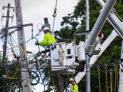 Puerto Rico privatizar&aacute; generaci&oacute;n el&eacute;ctrica ante apagones