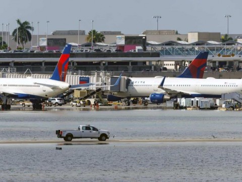 Aeropuerto de Fort Lauderdale reabre tras inundaciones en La Florida