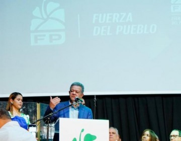 Leonel expresa preocupaci&oacute;n porque mayor&iacute;a dice que se quiere ir del pa&iacute;s