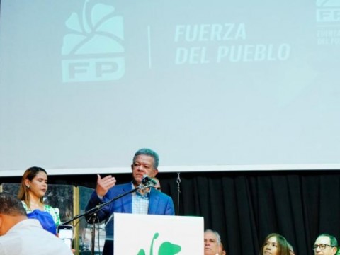 Leonel expresa preocupaci&oacute;n porque mayor&iacute;a dice que se quiere ir del pa&iacute;s