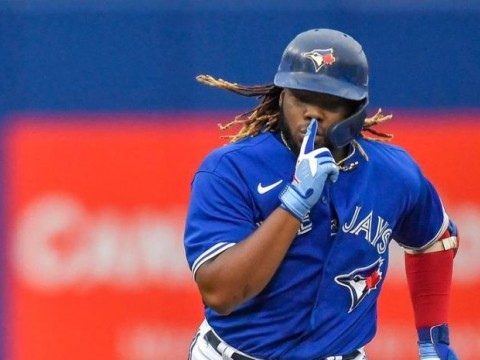 Vladdy Jr conecta un grand slam en la victoria de los Azulejos 20-1 sobre los Rays de Tampa