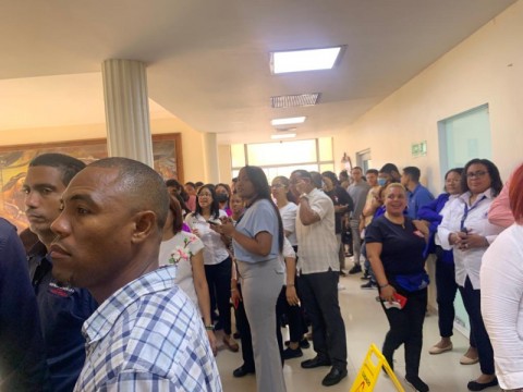 Empleados de Salud P&uacute;blica reclaman pago de incentivo por rendimiento individual