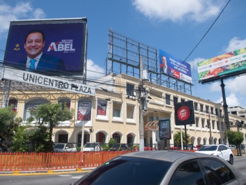 Propagandas pol&iacute;ticas permanecen a&uacute;n colocadas en calles del Gran Santo Domingo