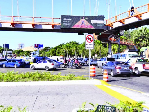 Desv&iacute;os en la avenida M&aacute;ximo G&oacute;mez con 27 de Febrero incrementan tap&oacute;n en la ciudad