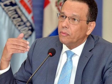 Ministro de Educaci&oacute;n se despide de sus empleados