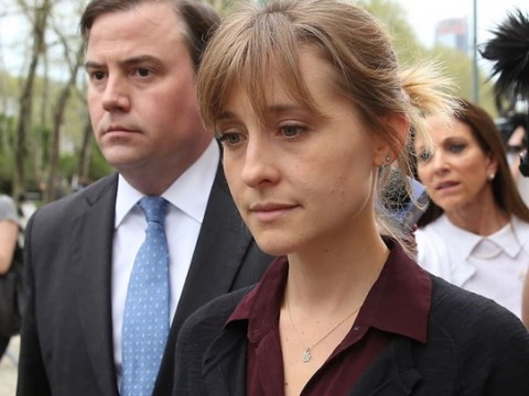 La actriz Allison Mack entra en prisi&oacute;n por su participaci&oacute;n en secta