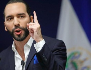 Bukele advierte que saldrán más funcionarios