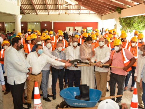 Ministro de Obras P&uacute;blicas encabeza acto de lanzamiento del programa  "Pe&oacute;n Caminero"