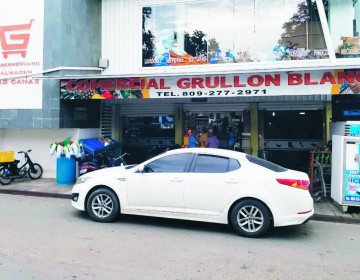 Grupo armado asalta comercio en La Vega