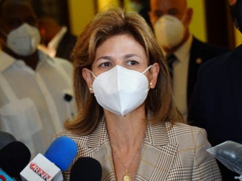 Vicepresidenta pide a ciudadanos comprometerse con el uso de mascarillas y el distanciamiento social