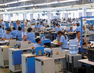 Empleados suspendidos exigen pago prestaciones