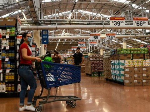 Bancos y Supermercados siguen con alta asistencia de personas pese aumento de casos de Coronavirus en el pa&iacute;s 