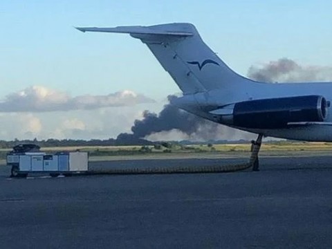 Se estrella avi&oacute;n de Helidosa en el AILA con nueve personas abordo