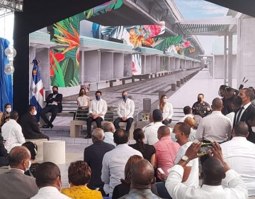 Buhoneros de la Duarte con Par&iacute;s tendr&aacute;n seguro "SeNaSa Premium" por disposici&oacute;n de Luis Abinader