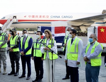 RD recibir&aacute; hoy otro lote de vacunas desde China