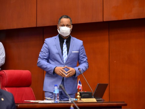 Senador Dionis S&aacute;nchez se niega a renunciar al "barrilito"