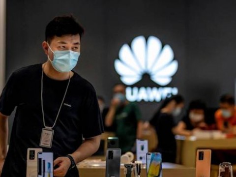 EE.UU impone restricciones de visados para empleados de Huawei