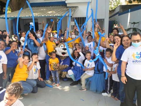Licey visita a ni&ntilde;os y j&oacute;venes de la Asociaci&oacute;n Dominicana de S&iacute;ndrome de Down