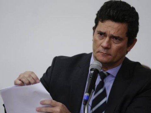 Tras choque con el presidente Bolsonaro, ministro de justicia Sergio Moro renuncia a su cargo 