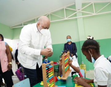 Ministro de Educaci&oacute;n supervisa escuelas en linea fronteriza