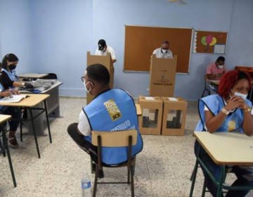 #RDvota se registran retrasos en centros de votaci&oacute;n en Nueva York