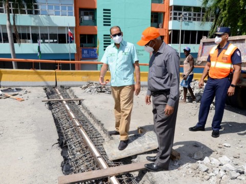 Ministro de Obras P&uacute;blicas supervisa trabajos en Elevado V Centenario
