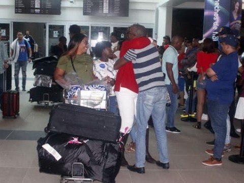 Miles de dominicanos ausentes llegan al pa&iacute;s a pasar las navidades 