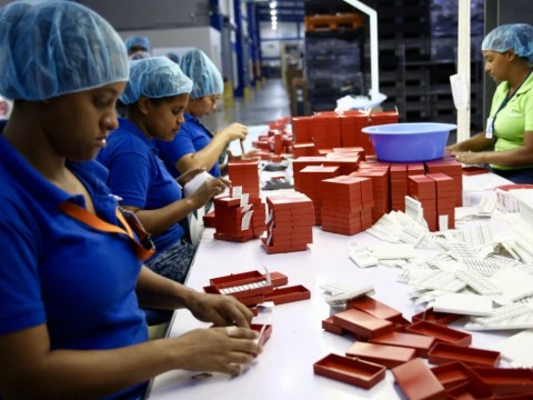 Empleados en FASE empiezan a recibir pago, tras retraso