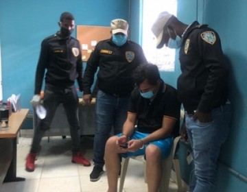 Apresan a ecuatoriano con 900 acusaciones por estafa 