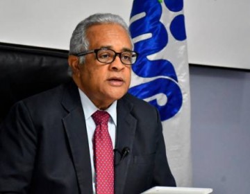 Ministro de Salud P&uacute;blica critica deficiencia en atenciones que ofrecen desde el *462