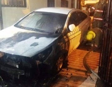 Incendian veh&iacute;culo del fiscal de San Pedro de Macor&iacute;s