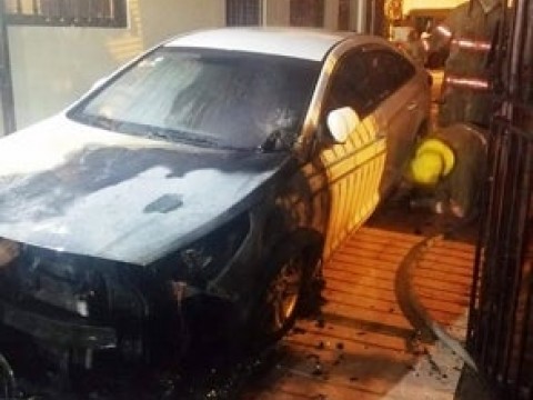 Incendian veh&iacute;culo del fiscal de San Pedro de Macor&iacute;s