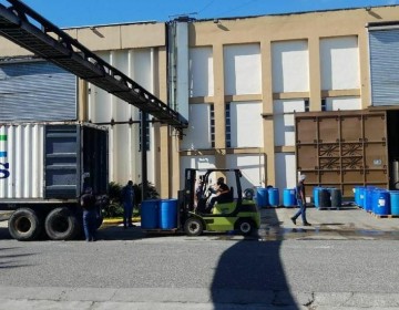 Aduanas dona 80 tanques de 55 galones de alcohol a Salud P&uacute;blica