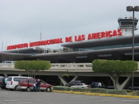 Someten a pruebas del COVID-19 a pasajeros de Delta por venir de una zona azotada por el v&iacute;rus  