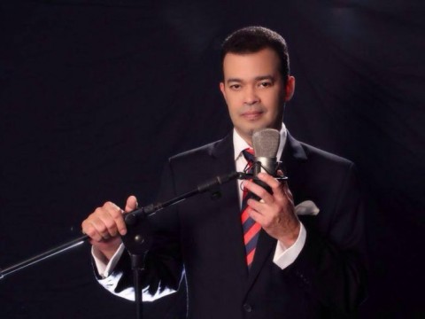 Alex Bueno conquista p&uacute;blico de Romeo