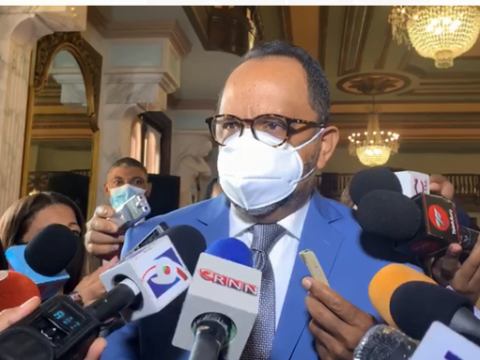 Antoliano Peralta califica de "exageradas" las críticas a modificación de ley Inapa