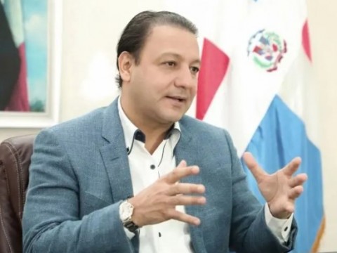 Abel Mart&iacute;nez: Obras del Gobierno no se reflejan en Santiago
