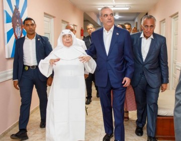 Presidente Abinader visita Hogar de Ancianos San Francisco de As&iacute;s tras remozamiento de seis &aacute;reas para mejorar la calidad de vida de los residentes