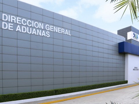 Recaudaci&oacute;n aduanera crece un 32% en primer cuatrimestre de 2022