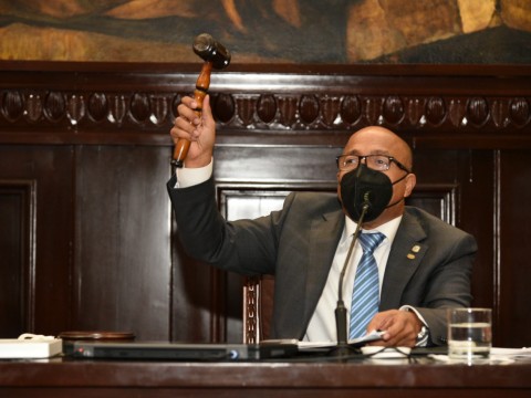 Alfredo Pacheco dice que no se ha violado la ley ni la Constituci&oacute;n sobre adjuntos de la Defensor&iacute;a del Pueblo