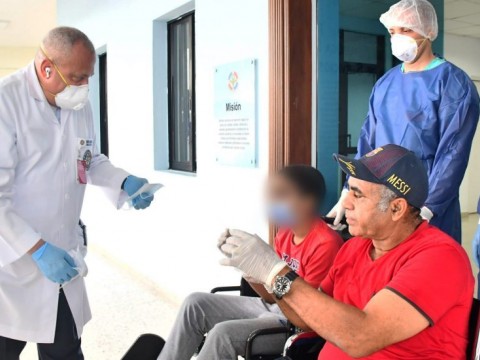 Ministerio de Salud confiere alta m&eacute;dica a primeros tres pacientes recuperados de COVID-19