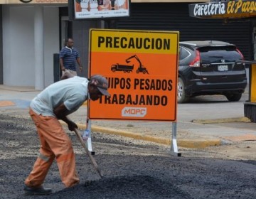 Solucionan "socav&oacute;n" en avenida Las Carreras en Santiago