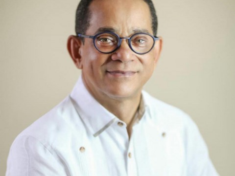 Senador Vargas Pide al Presidente Medina adquirir 12 millones libras pollos de productores del pa&iacute;s