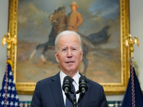 Biden anuncia sanciones mientras Rusia invade Ucrania