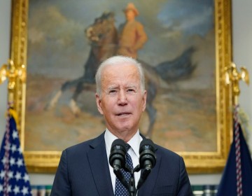 Biden anuncia sanciones mientras Rusia invade Ucrania