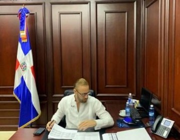 Carlos de la Mota dice más de 60 % del personal no laboraba en su viceministerio
