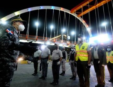 Jefe de la PN sale a las calles para dar aliento y orientaciones a los agentes que prestan servicio en el toque de queda