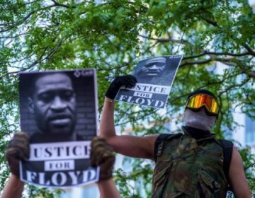 Tensi&oacute;n en EEUU tras la muerte de un hombre negro a manos de la polic&iacute;a